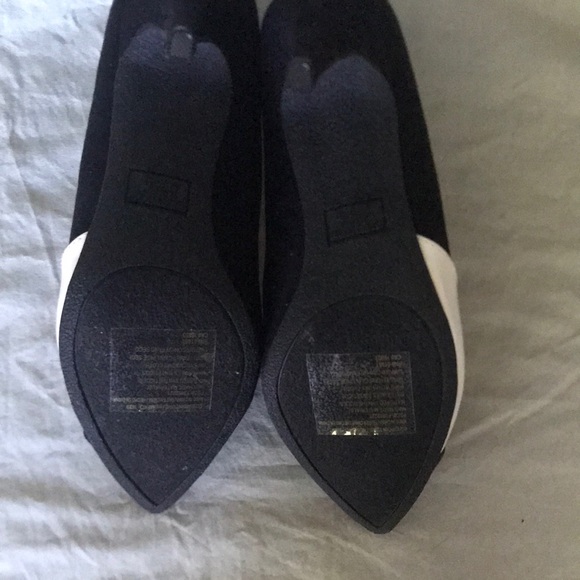 Black and White Color Block Heels - Picture 4 of 4